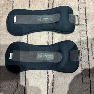 P.volve Ankle Weights in Black